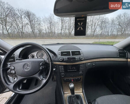 Сірий Мерседес Е-Клас, об'ємом двигуна 2.2 л та пробігом 253 тис. км за 8700 $, фото 19 на Automoto.ua