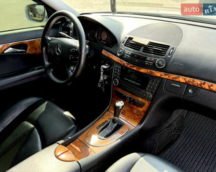 Мерседес Е-Клас 2008 у Києві на Automoto.ua Сірий Мерседес Е-Клас, об'ємом двигуна 2.2 л та пробігом 337 тис. км за 9600 $, фото 9 на Automoto.ua