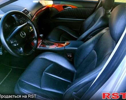 Серый Мерседес Е-Класс, объемом двигателя 2.1 л и пробегом 270 тыс. км за 8500 $, фото 4 на Automoto.ua