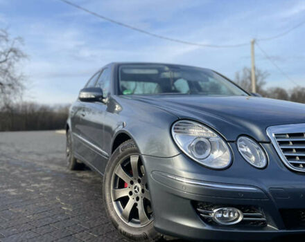 Серый Мерседес Е-Класс, объемом двигателя 2.15 л и пробегом 249 тыс. км за 13100 $, фото 2 на Automoto.ua