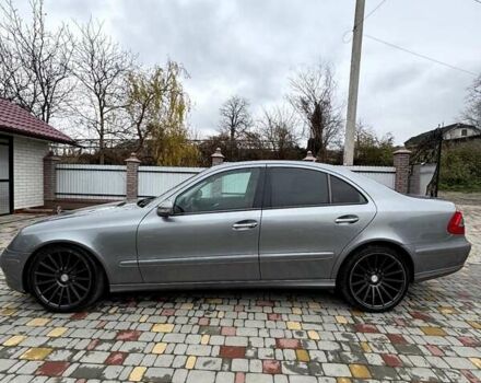 Серый Мерседес Е-Класс, объемом двигателя 2.2 л и пробегом 161 тыс. км за 9599 $, фото 3 на Automoto.ua