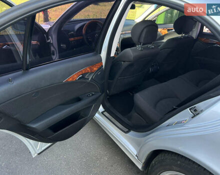 Серый Мерседес Е-Класс, объемом двигателя 2.1 л и пробегом 366 тыс. км за 11000 $, фото 9 на Automoto.ua