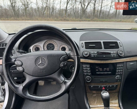 Сірий Мерседес Е-Клас, об'ємом двигуна 2.2 л та пробігом 253 тис. км за 8700 $, фото 18 на Automoto.ua
