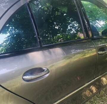 Сірий Мерседес Е-Клас, об'ємом двигуна 3 л та пробігом 350 тис. км за 11000 $, фото 11 на Automoto.ua