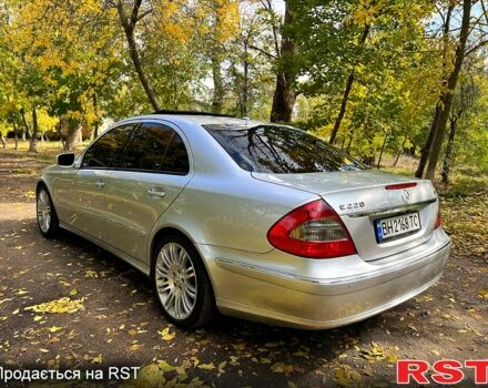 Серый Мерседес Е-Класс, объемом двигателя 2.1 л и пробегом 345 тыс. км за 11500 $, фото 2 на Automoto.ua