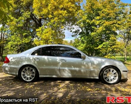 Серый Мерседес Е-Класс, объемом двигателя 2.1 л и пробегом 345 тыс. км за 11300 $, фото 2 на Automoto.ua
