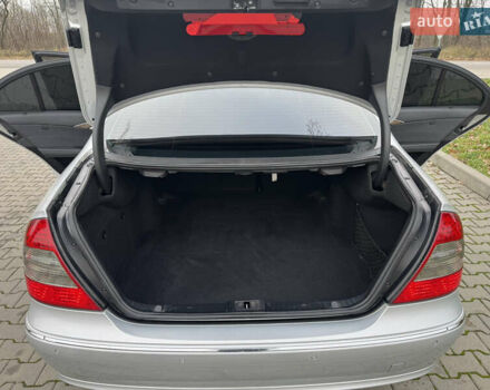 Сірий Мерседес Е-Клас, об'ємом двигуна 2.2 л та пробігом 253 тис. км за 8700 $, фото 12 на Automoto.ua