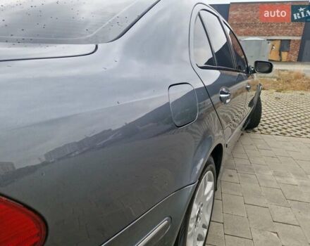 Серый Мерседес Е-Класс, объемом двигателя 1.8 л и пробегом 256 тыс. км за 8600 $, фото 3 на Automoto.ua