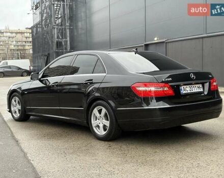 Серый Мерседес Е-Класс, объемом двигателя 2.1 л и пробегом 241 тыс. км за 10950 $, фото 9 на Automoto.ua