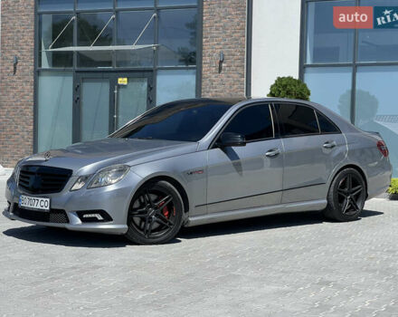 Серый Мерседес Е-Класс, объемом двигателя 2.14 л и пробегом 303 тыс. км за 16300 $, фото 4 на Automoto.ua