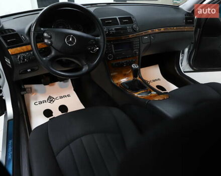 Сірий Мерседес Е-Клас, об'ємом двигуна 2.2 л та пробігом 194 тис. км за 14899 $, фото 77 на Automoto.ua