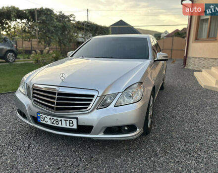 Серый Мерседес Е-Класс, объемом двигателя 2.2 л и пробегом 280 тыс. км за 11750 $, фото 1 на Automoto.ua