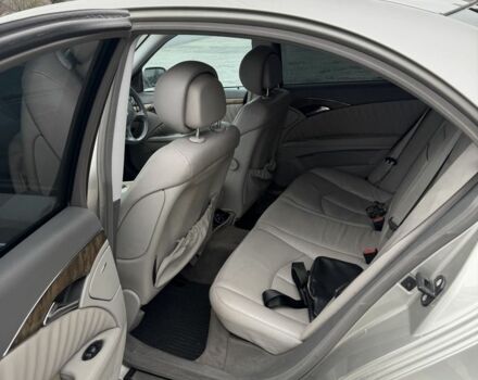 Сірий Мерседес Е-Клас, об'ємом двигуна 3 л та пробігом 380 тис. км за 4433 $, фото 5 на Automoto.ua