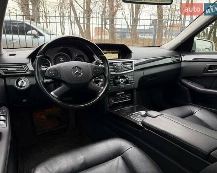 Сірий Мерседес Е-Клас, об'ємом двигуна 3 л та пробігом 228 тис. км за 18000 $, фото 26 на Automoto.ua