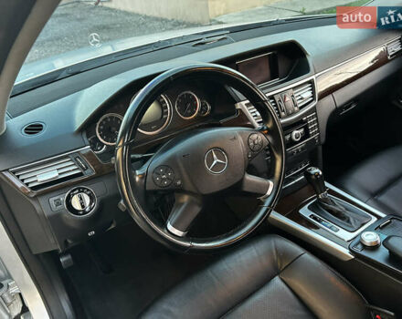 Серый Мерседес Е-Класс, объемом двигателя 2.2 л и пробегом 280 тыс. км за 11750 $, фото 12 на Automoto.ua