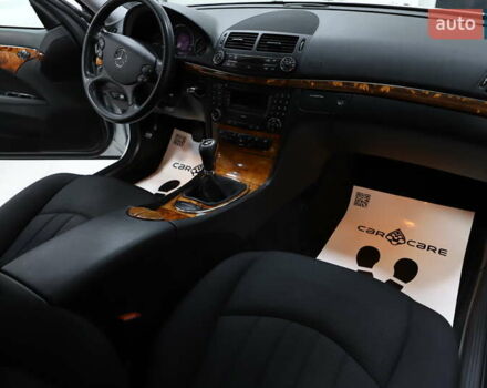 Сірий Мерседес Е-Клас, об'ємом двигуна 2.2 л та пробігом 194 тис. км за 14899 $, фото 79 на Automoto.ua