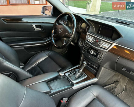 Серый Мерседес Е-Класс, объемом двигателя 2.2 л и пробегом 280 тыс. км за 11750 $, фото 17 на Automoto.ua