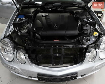 Сірий Мерседес Е-Клас, об'ємом двигуна 2.2 л та пробігом 194 тис. км за 14899 $, фото 94 на Automoto.ua