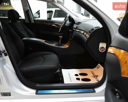 Сірий Мерседес Е-Клас, об'ємом двигуна 2.2 л та пробігом 194 тис. км за 14899 $, фото 73 на Automoto.ua