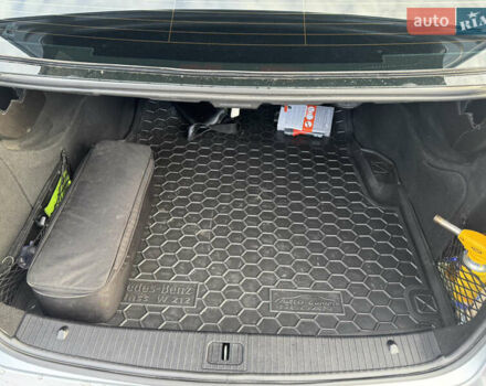 Сірий Мерседес Е-Клас, об'ємом двигуна 2.14 л та пробігом 303 тис. км за 14999 $, фото 72 на Automoto.ua