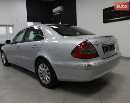 Сірий Мерседес Е-Клас, об'ємом двигуна 2.2 л та пробігом 194 тис. км за 14899 $, фото 5 на Automoto.ua