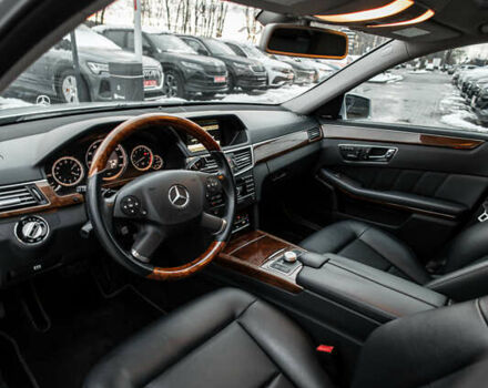 Серый Мерседес Е-Класс, объемом двигателя 3.5 л и пробегом 139 тыс. км за 15500 $, фото 16 на Automoto.ua