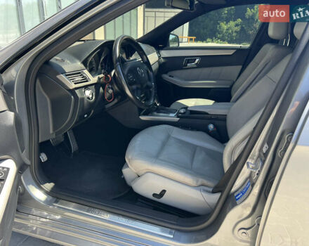 Серый Мерседес Е-Класс, объемом двигателя 2.14 л и пробегом 303 тыс. км за 16300 $, фото 36 на Automoto.ua