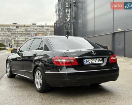 Серый Мерседес Е-Класс, объемом двигателя 2.1 л и пробегом 241 тыс. км за 10950 $, фото 16 на Automoto.ua