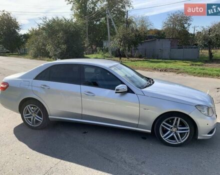 Мерседес Е-Класс 2009 в Ватутино на Automoto.ua Серый Мерседес Е-Класс, объемом двигателя 2.1 л и пробегом 322 тыс. км за 12000 $, фото 7 на Automoto.ua