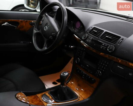 Сірий Мерседес Е-Клас, об'ємом двигуна 2.2 л та пробігом 194 тис. км за 14899 $, фото 76 на Automoto.ua