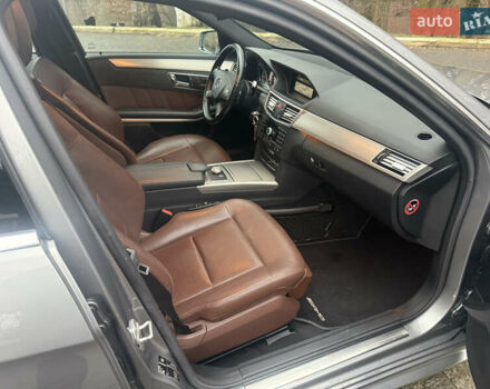 Сірий Мерседес Е-Клас, об'ємом двигуна 3 л та пробігом 257 тис. км за 17200 $, фото 19 на Automoto.ua