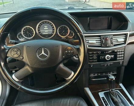 Серый Мерседес Е-Класс, объемом двигателя 2.2 л и пробегом 280 тыс. км за 11750 $, фото 21 на Automoto.ua