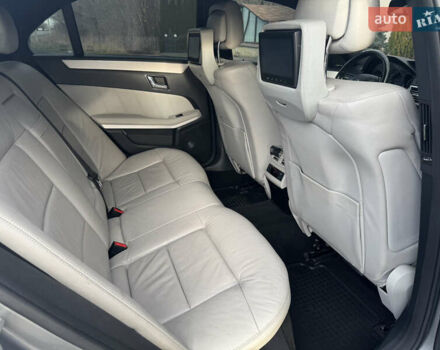 Сірий Мерседес Е-Клас, об'ємом двигуна 2.14 л та пробігом 303 тис. км за 14999 $, фото 62 на Automoto.ua