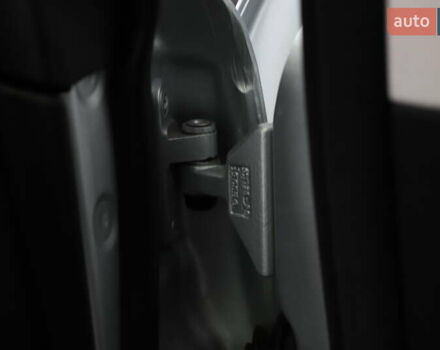 Сірий Мерседес Е-Клас, об'ємом двигуна 2.2 л та пробігом 194 тис. км за 14899 $, фото 67 на Automoto.ua