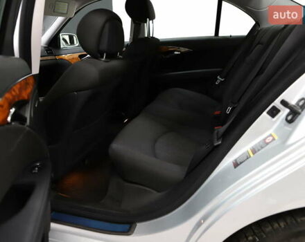 Сірий Мерседес Е-Клас, об'ємом двигуна 2.2 л та пробігом 194 тис. км за 14899 $, фото 70 на Automoto.ua