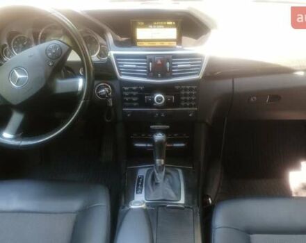 Серый Мерседес Е-Класс, объемом двигателя 2.2 л и пробегом 420 тыс. км за 10800 $, фото 4 на Automoto.ua