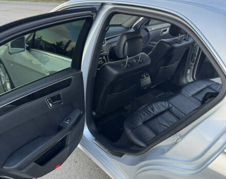 Сірий Мерседес Е-Клас, об'ємом двигуна 2.2 л та пробігом 325 тис. км за 12400 $, фото 5 на Automoto.ua