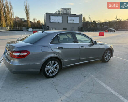 Серый Мерседес Е-Класс, объемом двигателя 2.14 л и пробегом 245 тыс. км за 11900 $, фото 3 на Automoto.ua