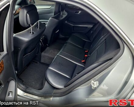 Серый Мерседес Е-Класс, объемом двигателя 2.1 л и пробегом 320 тыс. км за 13600 $, фото 6 на Automoto.ua