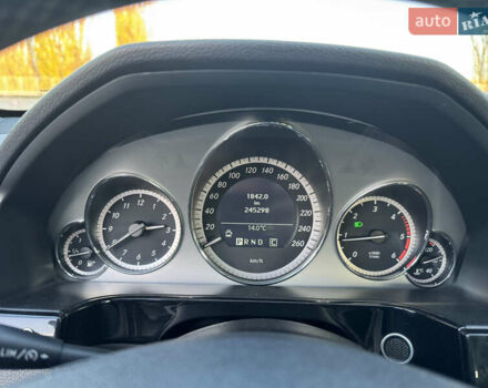 Серый Мерседес Е-Класс, объемом двигателя 2.14 л и пробегом 245 тыс. км за 11900 $, фото 33 на Automoto.ua