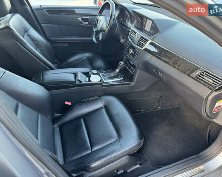 Сірий Мерседес Е-Клас, об'ємом двигуна 2.14 л та пробігом 246 тис. км за 12500 $, фото 21 на Automoto.ua