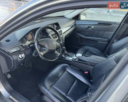 Сірий Мерседес Е-Клас, об'ємом двигуна 2.14 л та пробігом 246 тис. км за 12500 $, фото 30 на Automoto.ua
