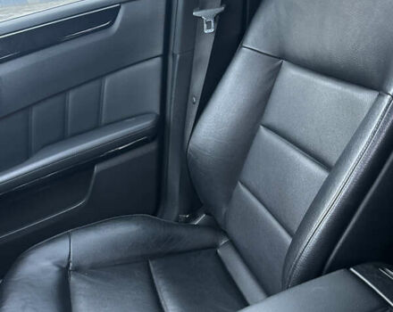 Сірий Мерседес Е-Клас, об'ємом двигуна 2.2 л та пробігом 246 тис. км за 12000 $, фото 17 на Automoto.ua