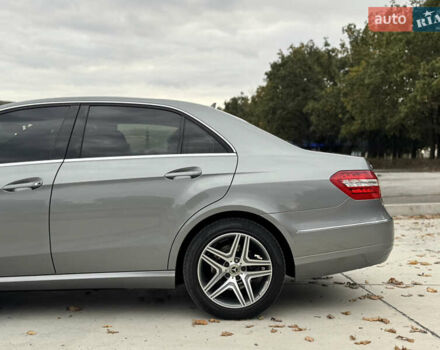 Мерседес Е-Клас 2010 у Києві на Automoto.ua Сірий Мерседес Е-Клас, об'ємом двигуна 2.14 л та пробігом 398 тис. км за 13900 $, фото 5 на Automoto.ua