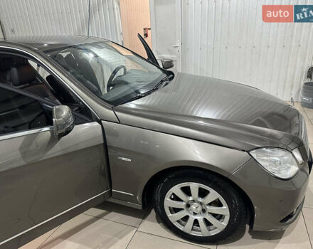 Серый Мерседес Е-Класс, объемом двигателя 2.2 л и пробегом 280 тыс. км за 11900 $, фото 11 на Automoto.ua