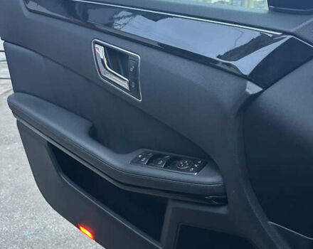 Сірий Мерседес Е-Клас, об'ємом двигуна 2.2 л та пробігом 246 тис. км за 12000 $, фото 34 на Automoto.ua