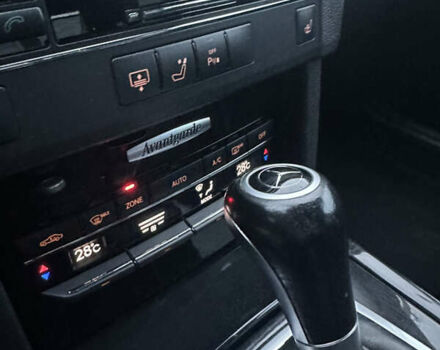 Сірий Мерседес Е-Клас, об'ємом двигуна 2.2 л та пробігом 246 тис. км за 12000 $, фото 25 на Automoto.ua