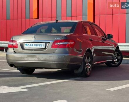 Серый Мерседес Е-Класс, объемом двигателя 2.2 л и пробегом 227 тыс. км за 15499 $, фото 10 на Automoto.ua