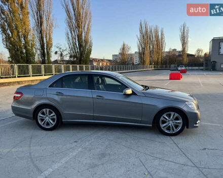 Серый Мерседес Е-Класс, объемом двигателя 2.14 л и пробегом 245 тыс. км за 11900 $, фото 4 на Automoto.ua