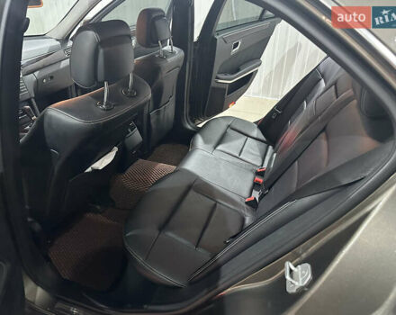 Серый Мерседес Е-Класс, объемом двигателя 2.2 л и пробегом 280 тыс. км за 11900 $, фото 5 на Automoto.ua